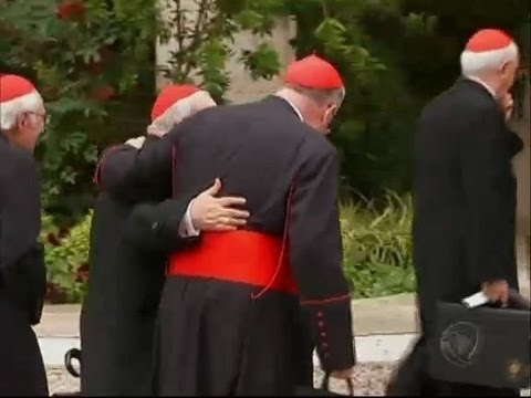 Vídeo: Os cardeais que votam podem deixar o Vaticano?