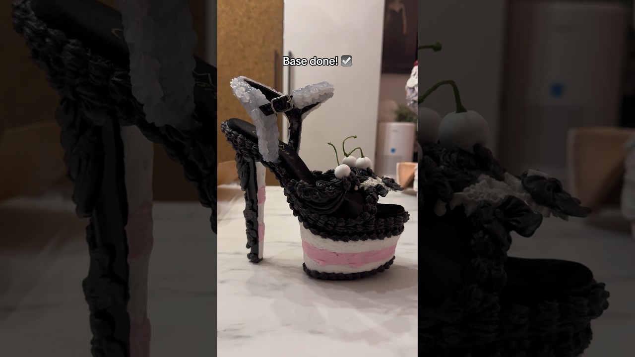 CAKE SHOES 🗣️🎂 #costume #cake #cosplay #cakedecorating #shoes #fashiondesign