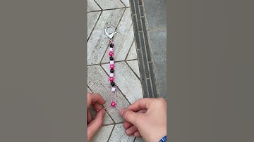 Make a keychain with me 🫶 #jewelrymaking #beads #keychain