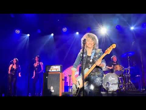 Suzi Quatro- If You Cant Give Me Love - Black Sheep Festival Germany 23.6.2023 x The Passionettes