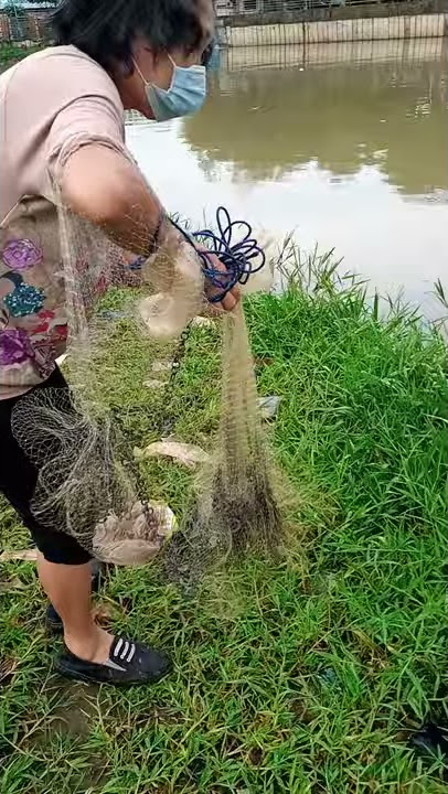 nenek menjala ikan di X cisadane Tng
