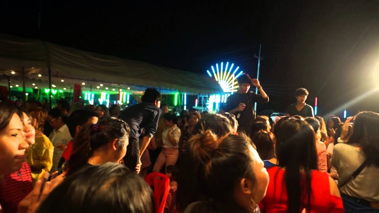 พี่เต๋า ทีมงานSNและFC รำวงแก้บน 9 รอบ งานบวชนาคแชมป์