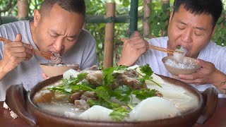 老弟煮一鍋羊肉湯,小火慢燉兩小時,秋季滋補最巴适,哥倆解饞了! 【鐵鍋視頻】 老弟煮一鍋羊肉湯,小火慢燉兩小時,秋季滋補最巴适,哥倆解饞了! 【鐵鍋視頻】