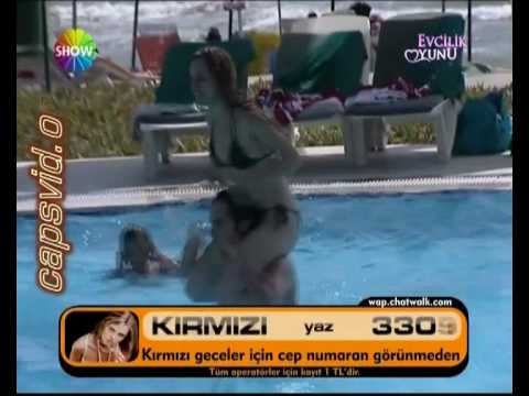 Yıldız Asyalı Bikinili