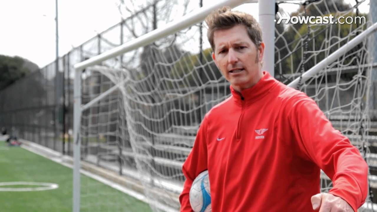 How to Do the Cruyff Turn | Soccer Lessons - YouTube