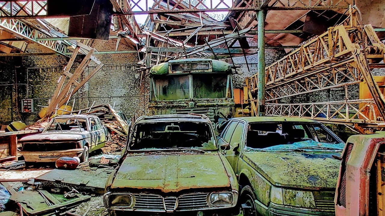 Exploring an Abandoned Barn Filled With Decaying Vehicles