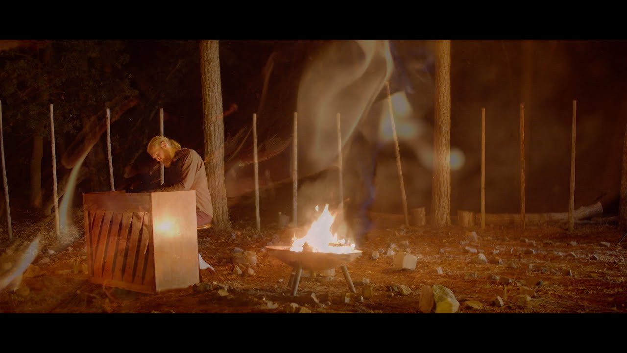 Jacoo Wynia - Fireside - Official Music Video auf YouTube ansehen Jacoo Wynia - Fireside - Official Music Video auf YouTube ansehen
