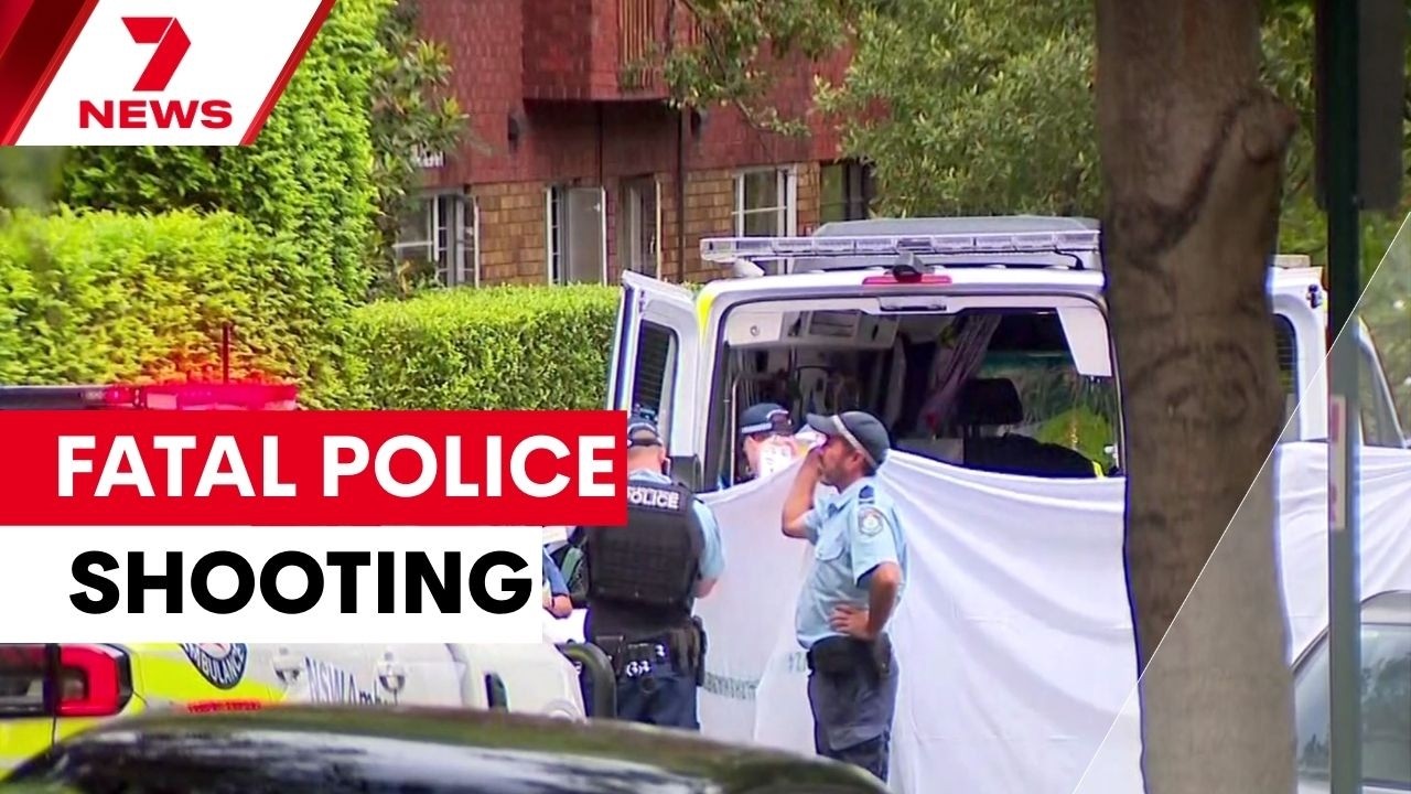 Police shoot man dead in Potts Point after knife attack | 7NEWS - YouTube