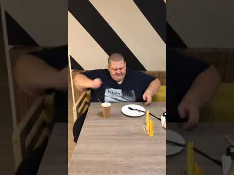 Хочу Пожрать ТВ Серый снимает как Гриша Полное ТВ опять много ест видео из Тик-Тока