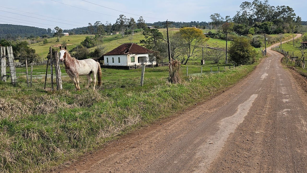 PENA QUE NINGUÉM CONSEGUE FICAR MORANDO NO INTERIOR LUGARES LINDOS ISOLADO DE TUDO 