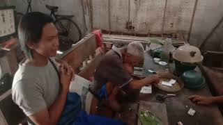 Sepasang kakek nenek hidup tanpa anak