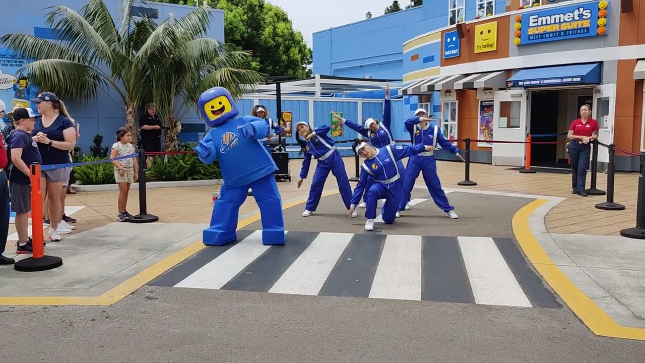 Legoland Benny's Dance Party - I dance at the end!