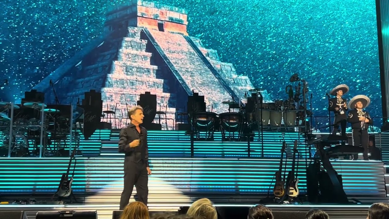 LUIS MIGUEL “LLAMARADA” 1er SHOW TOUR 2023 MOVISTAR ARENA  BUENOS AIRES ARGENTINA 03 08 2023