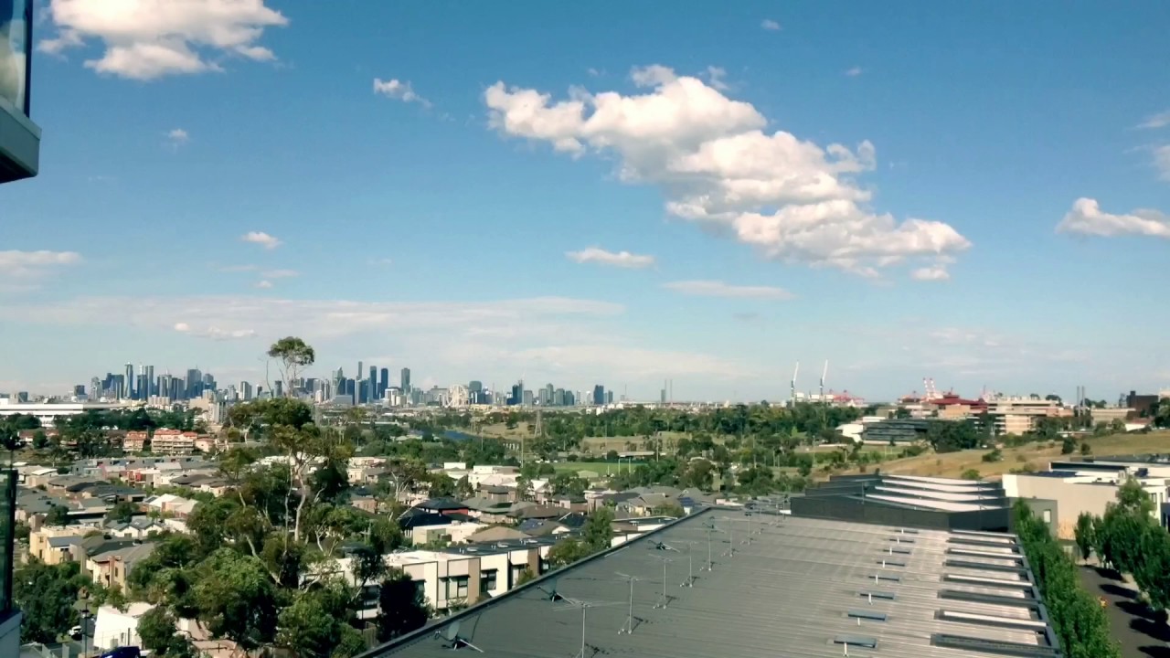 Time lapse of Melbourne's weather rolling in
