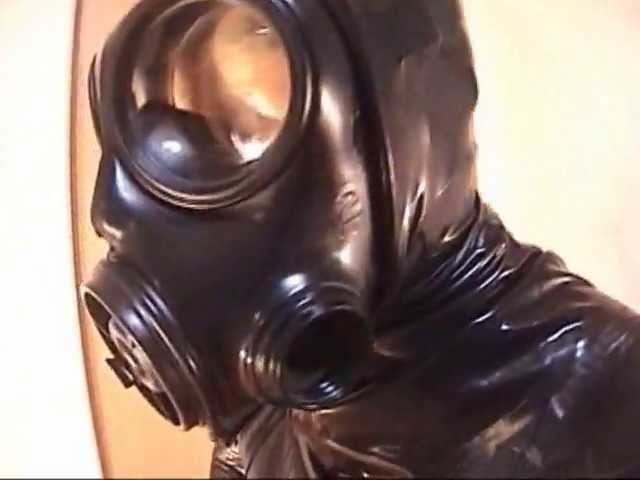 drysuit rubber mask & gasmask woman 4