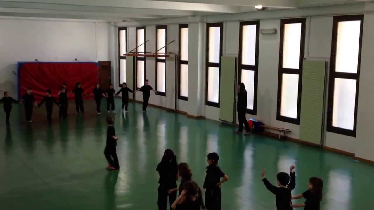 Jocs Cooperatius - La cadena - YouTube