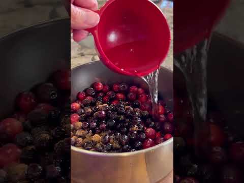 Make Easy Cranberry Sauce for Thanksgiving #recipe