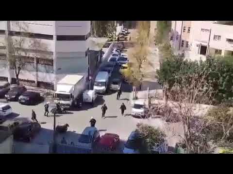 Επεισοδιακή καταδίωξη αυτοκινήτου στη Λιοσίων - YouTube