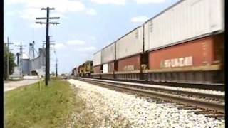 Nice new ATSF SD75M#233 blasts through Mazon,ILL