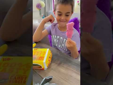 رانو سمحت لخلودة يشتري شو مابدو من محل الحلويات 