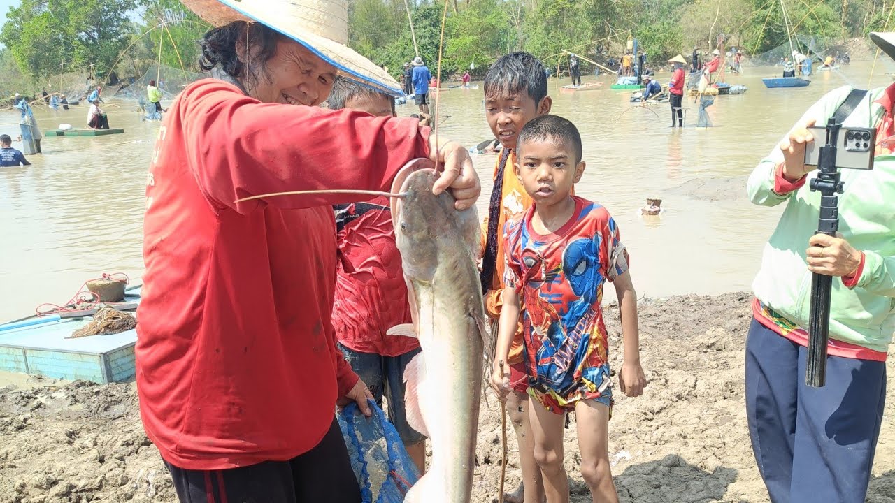 วินาทีมาถึง!กริ้ดลั่น!ใครจับปลาตัวใหญ่,คนแน่นหนองน้ำ,