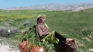 Beautiful Riding The Beautiful Ride Of A Nomadic Woman On The Mountainvery Heavy Load 