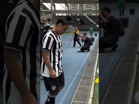 A entrada das #GLORIOSAS em campo para o duelo contra o São Paulo,  pelo Brasileirão Feminino! 📺