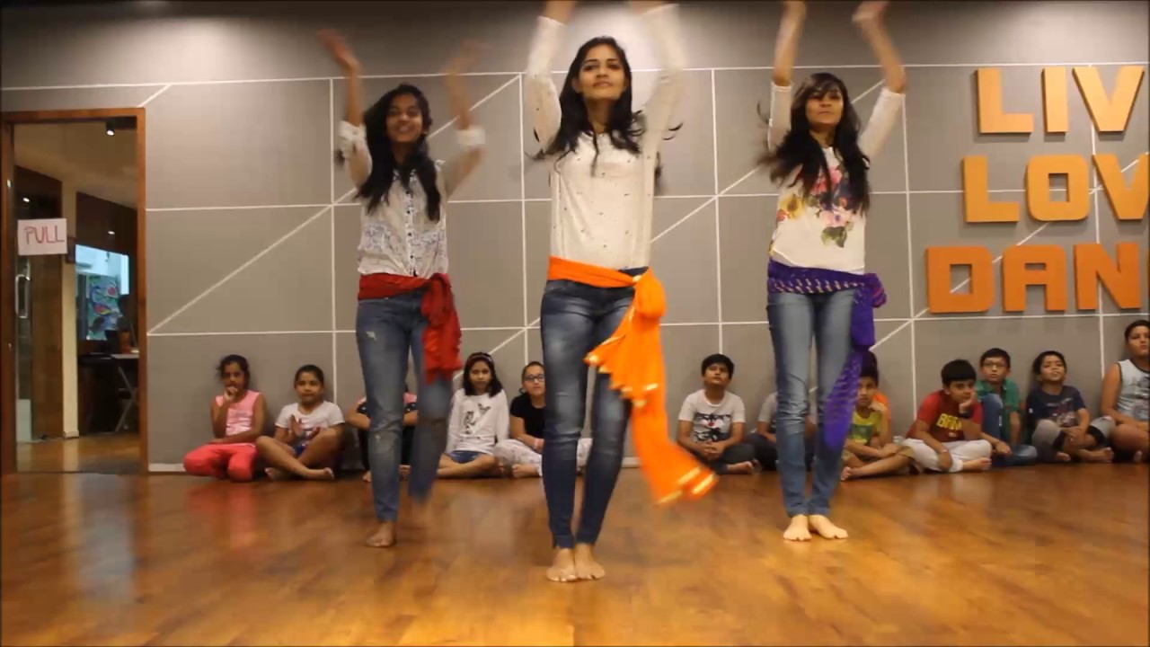 TUTAK TUTIYA# PUNJABI SHADI DANCE# RITU'S DANCE STUDIO SURAT. - YouTube