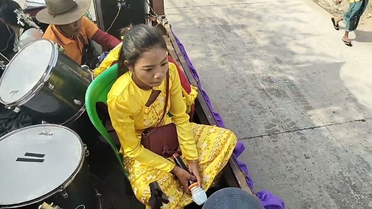 လူငယ်ရှေ့ဆောင် ချစ်လင်းမောင် အလှူရှင်လောင်းလှည့်လေးပါ