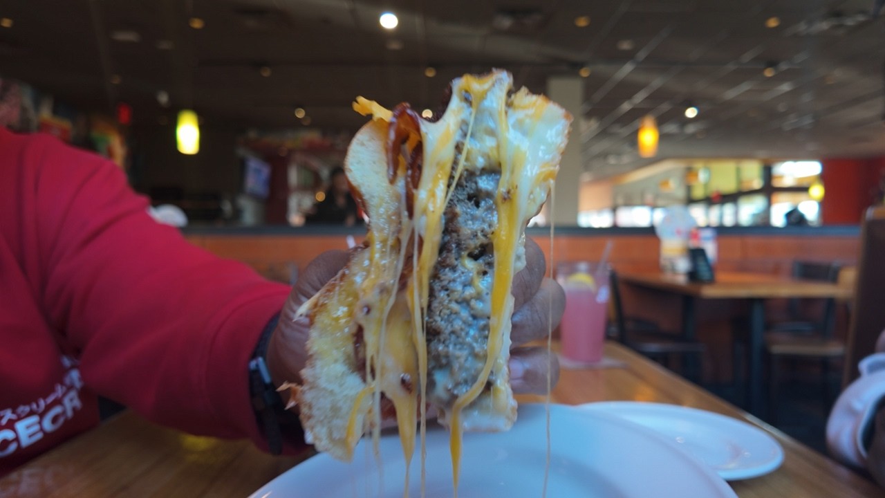 This Viral Applebee’s Burger Was a Letdown