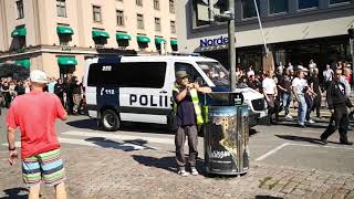 Multiple Finnish police cars responding 2016