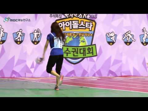 150909 Lovelyz Mijoo dancing while holding an Infinite fan