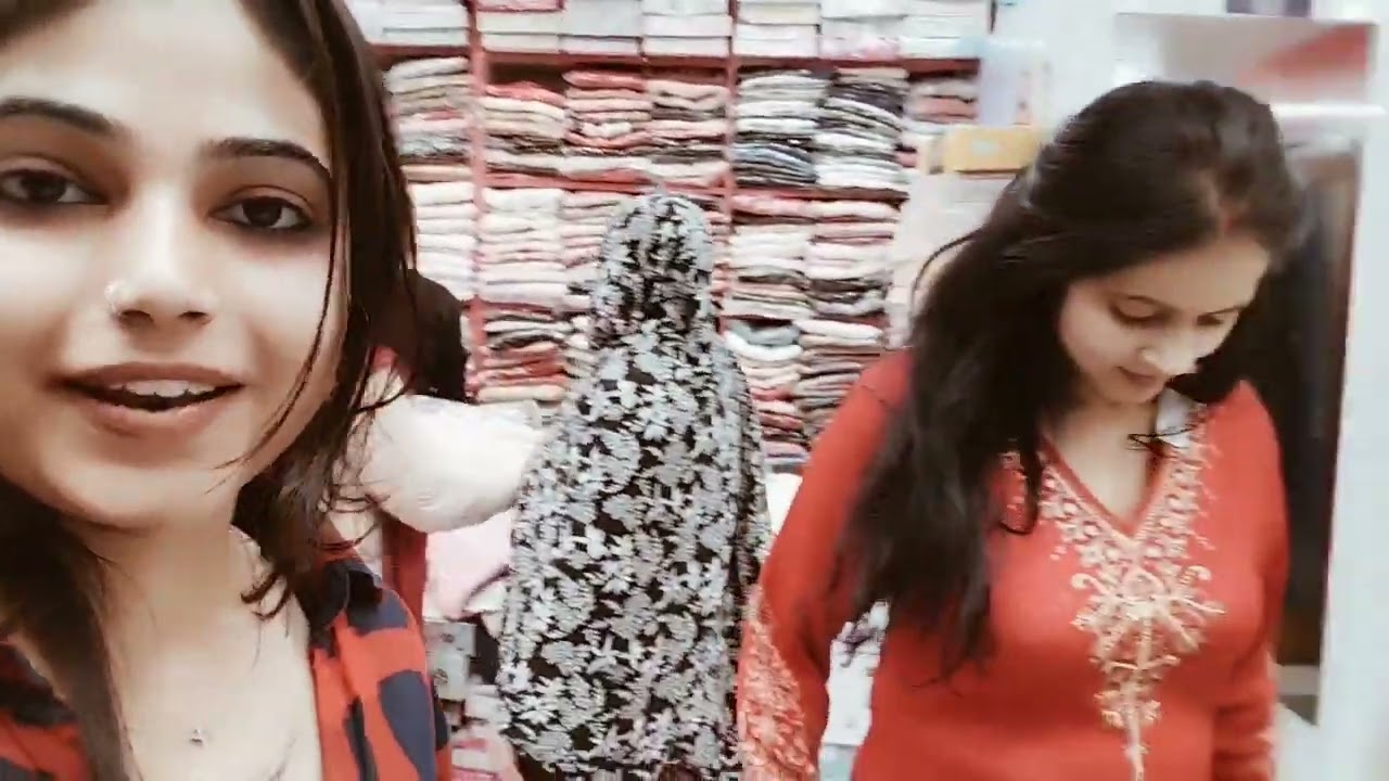 Aaj me btaugi vo khas person kon h jo shopping karva rha h 🤣🤣