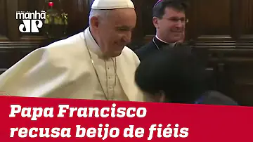Porque não pode beijar a mão do Papa?