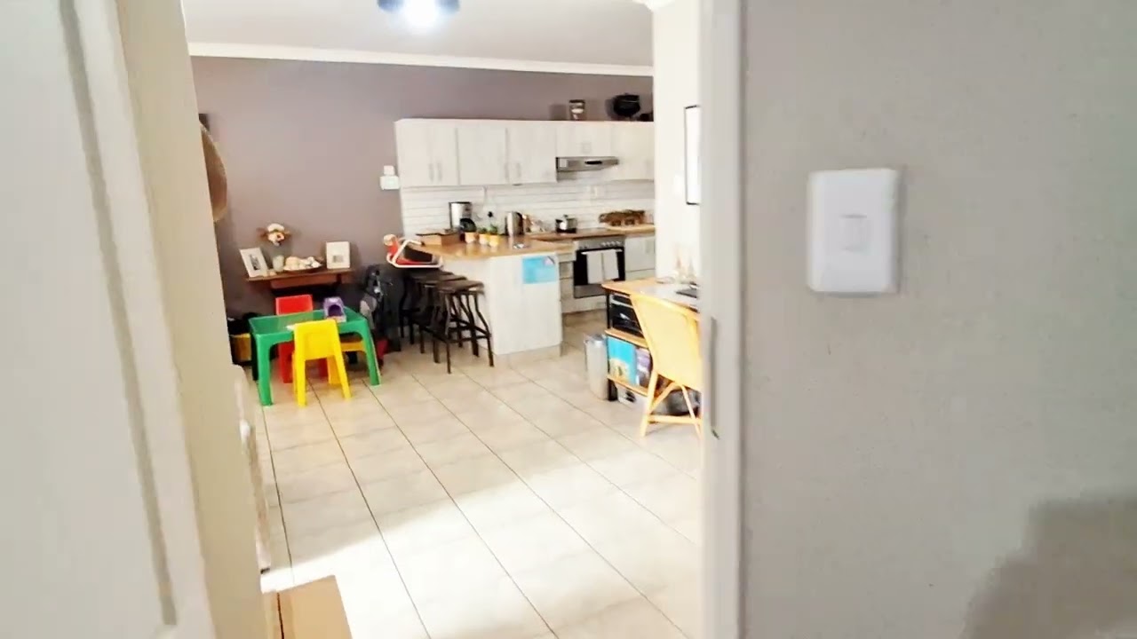 Modern 2-Bedroom Townhouse in Langenhovenpark