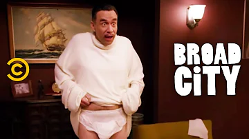 Broad City - Cleaning in the (Half) Nude