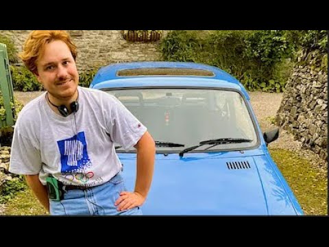 Man Obsessed With '90s Lives In Time Capsule And Uses Outdated Technology