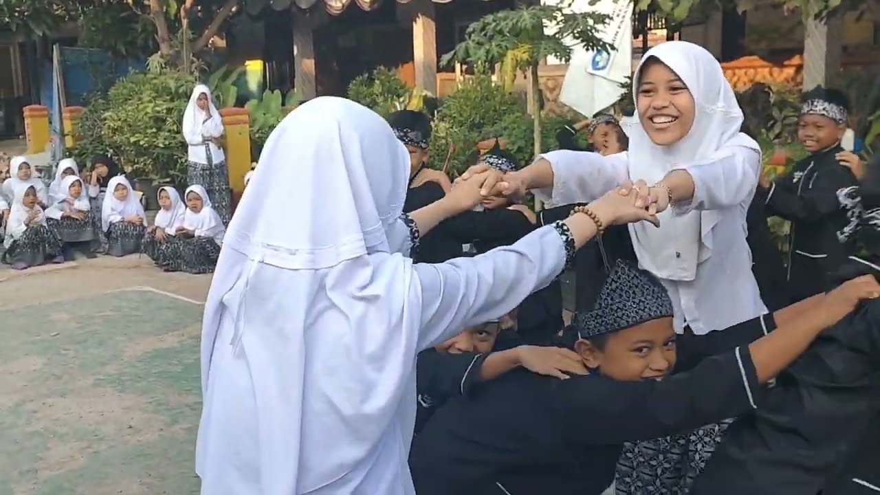 Rebo Maneuh Di Sunda : Kakawihan / Kaulinan Barudak