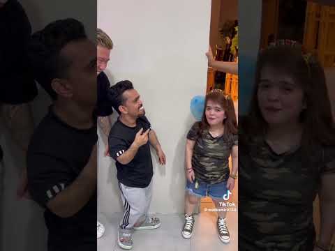 Dubai Dwarf Guy And Pinay Dwarf Meet In Dubai And Both Are Too Much Apple Dubai Pinay Pop Pet