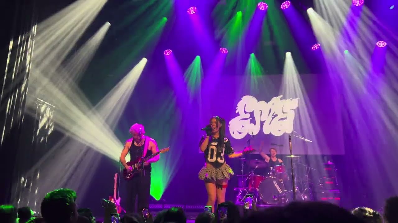 Emei - Irresponsible - LIVE from Haarlem 4K