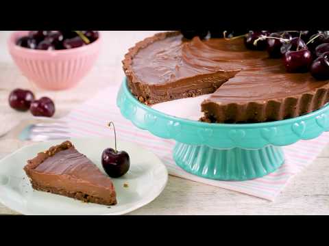 Vídeo: Torta De Chocolate Com Cerejas E Pimentos