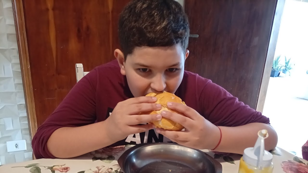 Fiz um lanche gostoso para meu neto .Mandei um bj😘 para uma pessoa muito especial