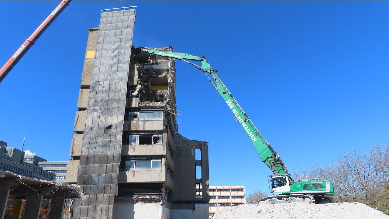 Soeren66 - Abbruch Postgebäude mit LIEBHERR R 960 Longfront von WILKO WAGNER, Teil 3