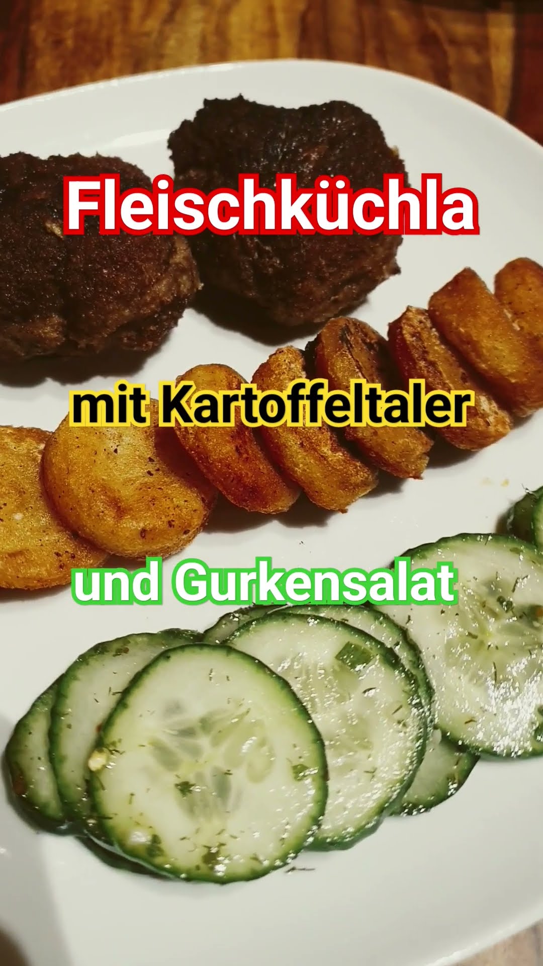 Fleischküchla mit Kartoffeltaler und Gurkensalat - Frikadellen ...