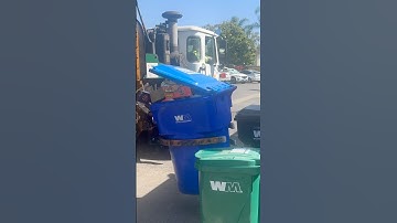 Labrie Automizer Garbage Truck Picking Up Overfilled Recycling! #youtube #shorts #youtubeshorts #yt
