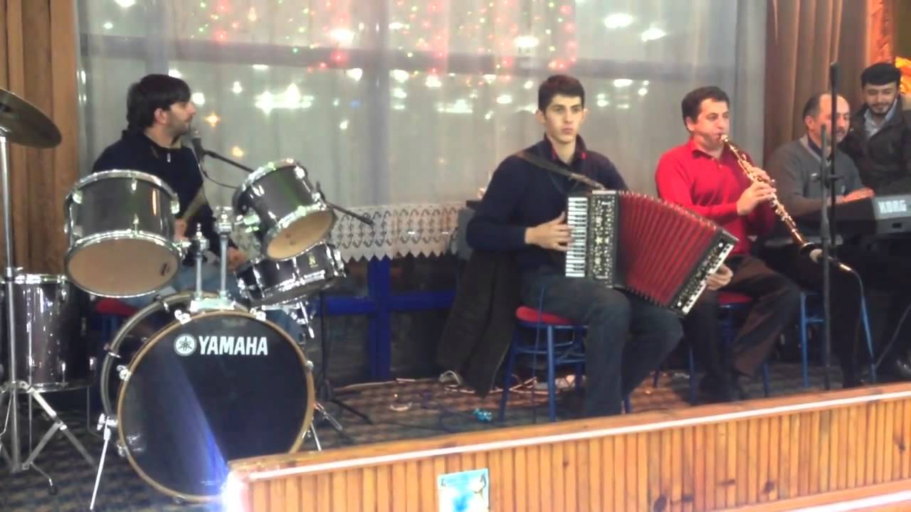 kars düğünü gaçike garmon:hüseyin sömen klarnet:bülent sömen bateri:atacan doğanoğlu altyapı fikret