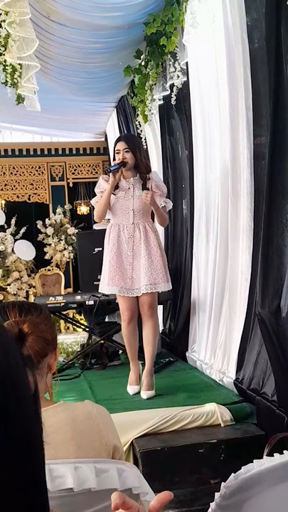 OCHI ALVIRA ON STAGE #maulanaardiansyah #ochialvira