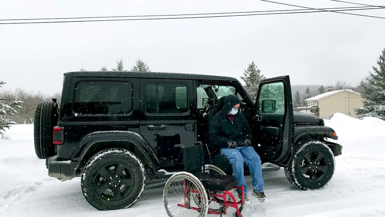 Easy Reach Wheelchair Lift Jeep Wrangler JL Wheelchair Handicap Lift  Exterior View Unoccupied - YouTube