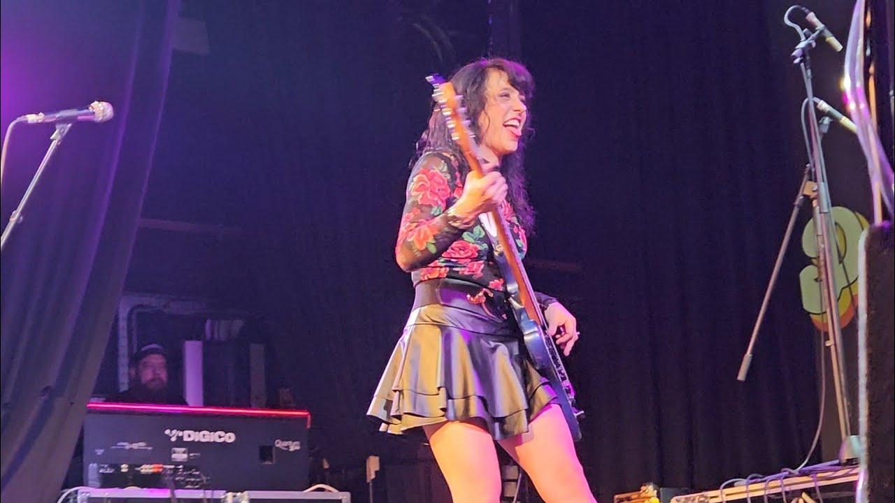 Danielle Nicole live at 229 London 