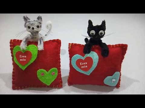 Video: Cómo Hacer Una Tarjeta De San Valentín De Fieltro Con Tus Propias Manos